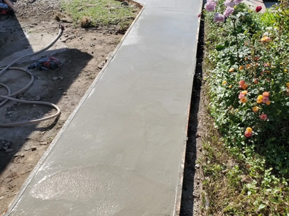 Finished concrete walkway
